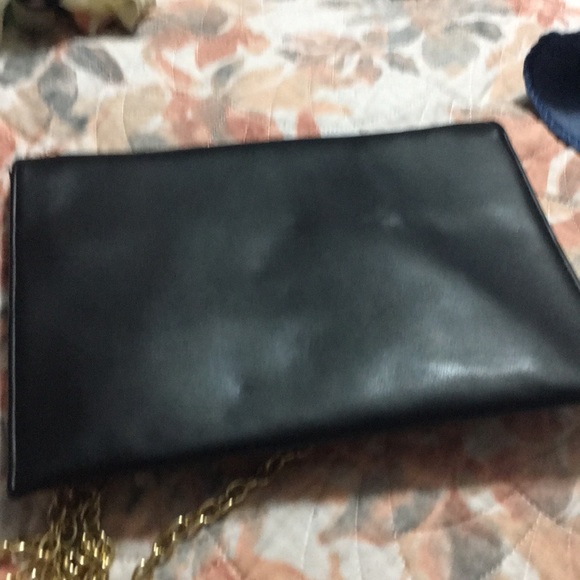 Black purse, with  gold chain - Picture 3 of 3